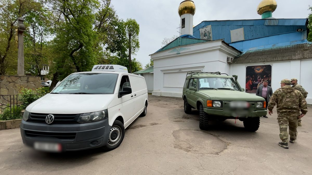 Ukrajinci dostali českou pomoc v hodnotě 15 milionů, vozidla z ní hned zachraňovala životy